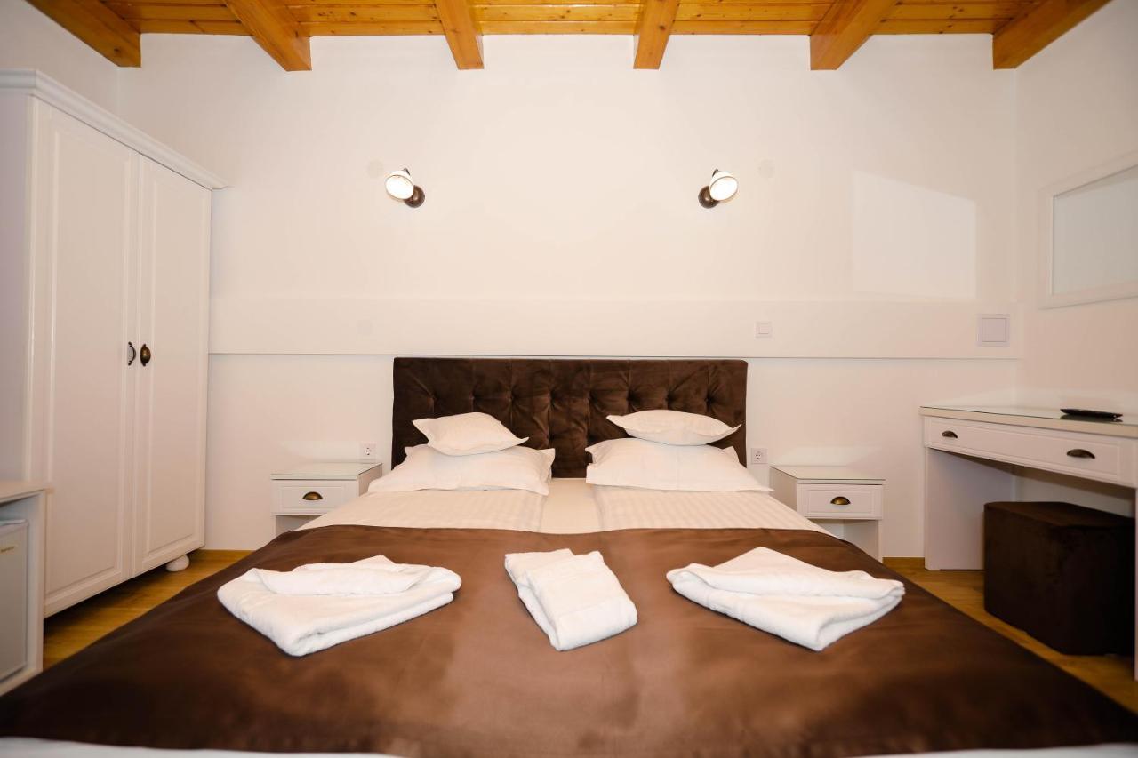 ホテル Casa Marica Băile Herculane エクステリア 写真