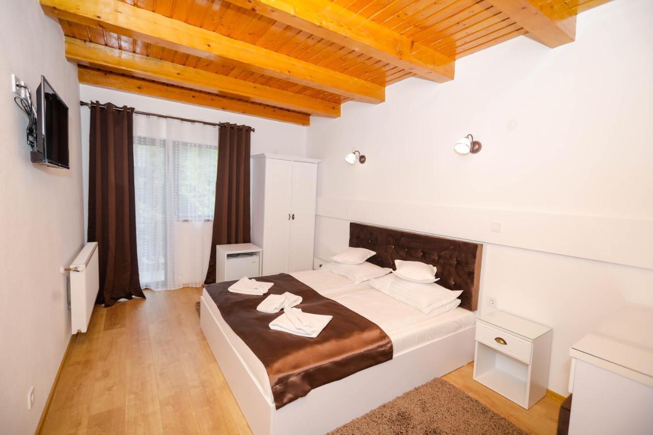 ホテル Casa Marica Băile Herculane エクステリア 写真
